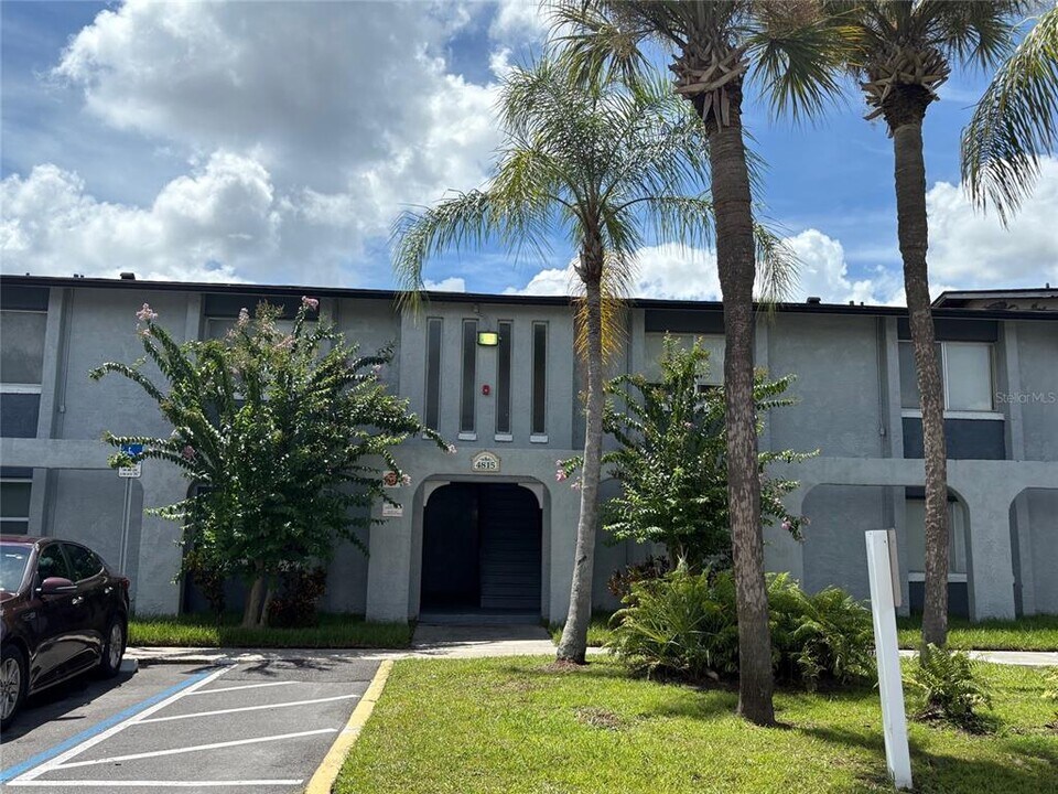 4815 S Texas Ave in Orlando, FL - Building Photo