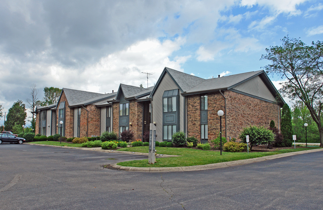 Washington Lake in Dayton, OH - Building Photo