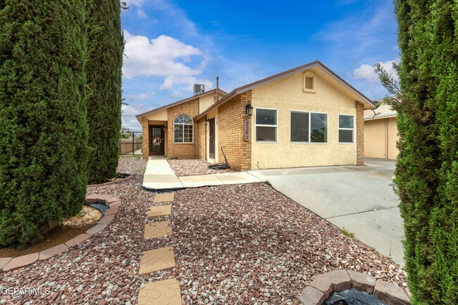 12290 Tierra Bella Dr in El Paso, TX - Building Photo - Building Photo