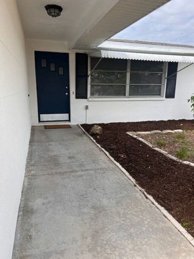 253 Alsace Ave in Venice, FL - Building Photo - Building Photo