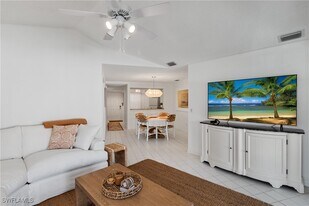 1044 Woodshire Ln in Naples, FL - Building Photo