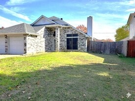 6301 Fairlane Dr in Arlington, TX - Building Photo