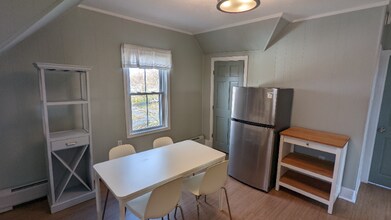 206 Bayview Ave-Unit -Unit 3D in Bristol, RI - Building Photo - Building Photo