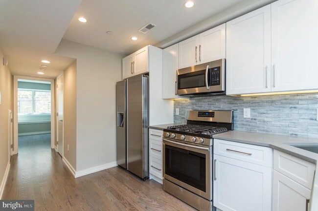 1705 Bainbridge St in Philadelphia, PA - Building Photo - Building Photo