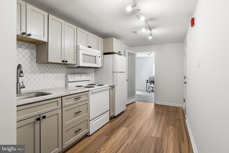 4611 Woodland Ave, Unit A508 in Philadelphia, PA - Building Photo - Building Photo