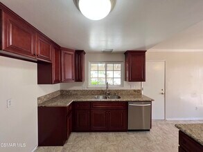 1287 Knollwood Dr in Thousand Oaks, CA - Building Photo - Building Photo