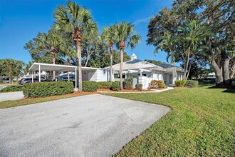 216 Cerromar Way S in Venice, FL - Foto de edificio - Building Photo