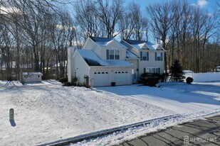 9 Black Oak Ln in Old Bridge, NJ - Building Photo