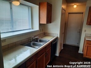 14610 Highland Ridge in San Antonio, TX - Building Photo - Building Photo