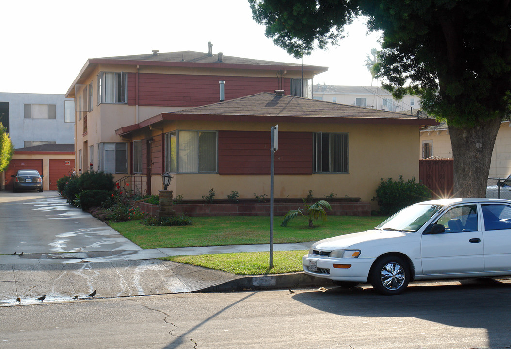 124 N Inglewood Ave in Inglewood, CA - Foto de edificio