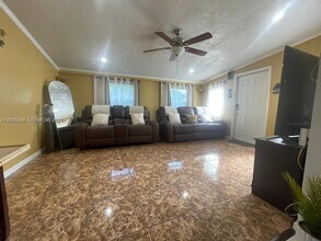 800 N 70th Ave in Hollywood, FL - Building Photo - Building Photo