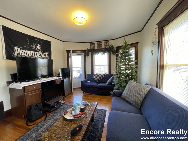 56 Hobson St in Boston, MA - Foto de edificio - Building Photo