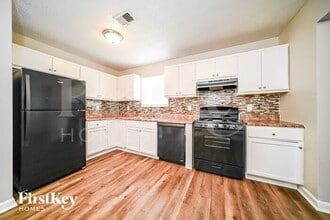 3782 N Camp Creek Pkwy SW in Atlanta, GA - Foto de edificio - Building Photo