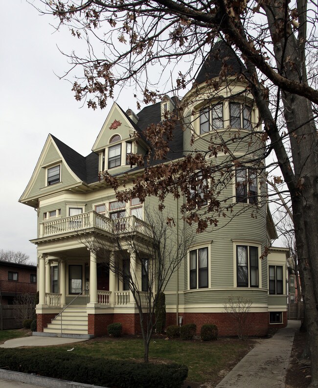203 Adelaide Ave in Providence, RI - Building Photo - Building Photo