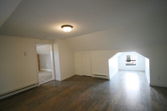 6 Hammersley Ave, Unit 3 in Poughkeepsie, NY - Foto de edificio - Building Photo