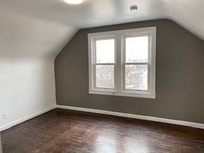 556 16th St, Unit 3 in Niagara Falls, NY - Foto de edificio - Building Photo