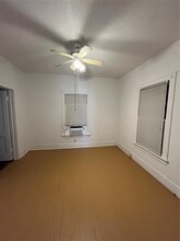 5106 Avenue R 1/2 in Galveston, TX - Building Photo - Building Photo