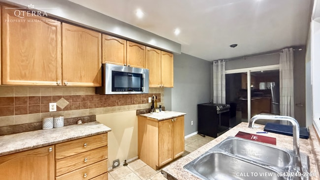 3395 Scotch Pine Gate in Mississauga, ON - Building Photo - Building Photo