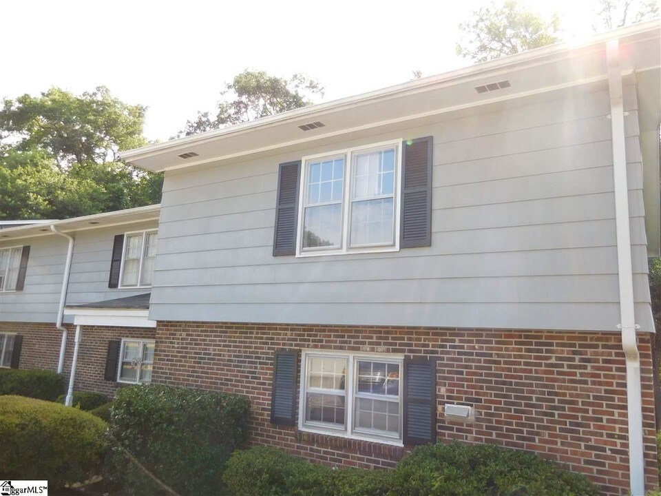 31 Summercreek Dr in Spartanburg, SC - Building Photo