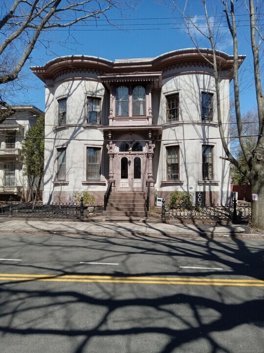 607 Chapel St in New Haven, CT - Building Photo