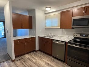 1686 La Mar Dr in North Mankato, MN - Foto de edificio - Building Photo