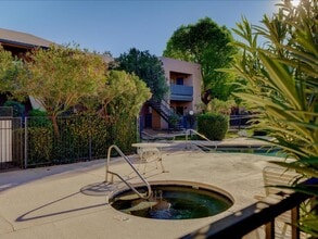 8080 E Speedway Blvd in Tucson, AZ - Foto de edificio - Building Photo