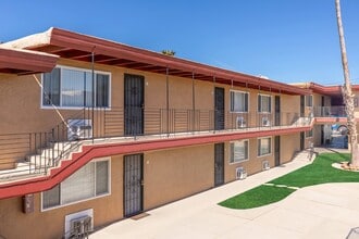 Oakridge Apartments in Antioch, CA - Foto de edificio - Building Photo