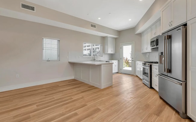 property at 2800 Grant Ave