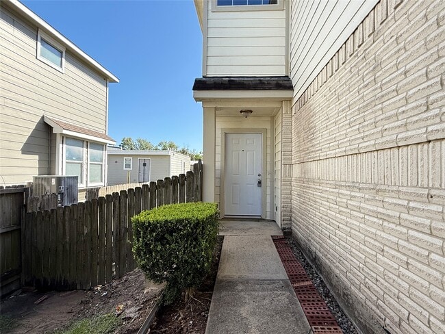 2524 Chamberlain St in Houston, TX - Foto de edificio - Building Photo