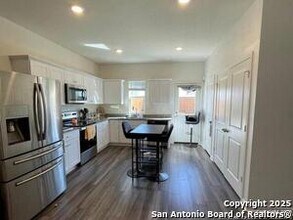 5227 Hickory Pl in San Antonio, TX - Building Photo - Building Photo