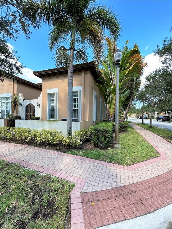 1065 SW 147th Ter in Pembroke Pines, FL - Building Photo - Building Photo