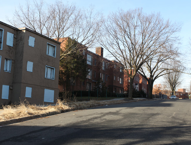 2819 Gainesville St SE in Washington, DC - Foto de edificio - Building Photo