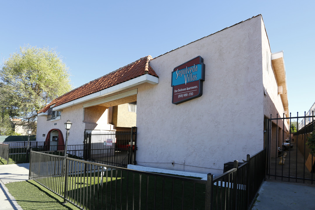 Sepulveda Villas in Van Nuys, CA - Foto de edificio