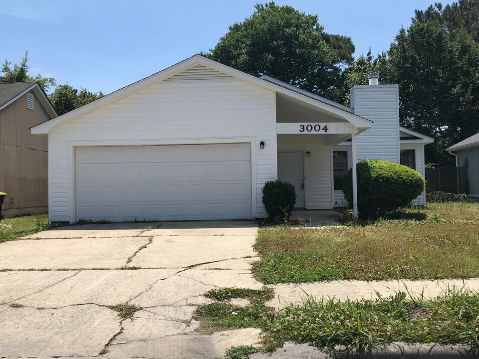 3004 Steeple Chase Ct in Jacksonville, NC - Building Photo