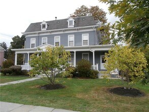 26 Oakland Ave in Warwick, NY - Building Photo - Building Photo