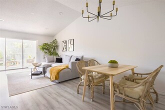 7767 Jewel Ln in Naples, FL - Foto de edificio - Building Photo