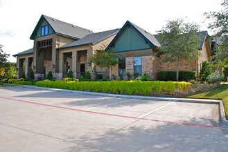 Lakeside Villas (Dallas) in Grand Prairie, TX - Building Photo - Building Photo