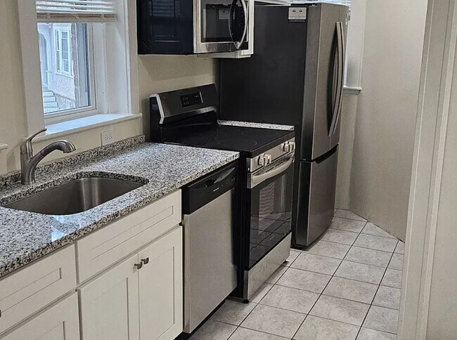 1700 Commonwealth Ave, Unit 1725-2 in Boston, MA - Foto de edificio - Building Photo