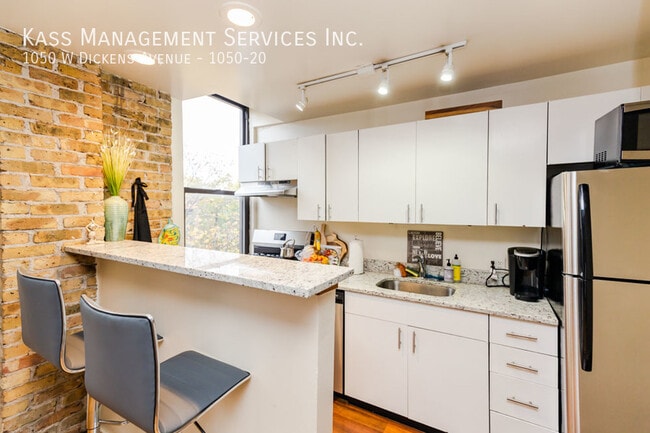 1050 W Dickens Ave in Chicago, IL - Building Photo - Building Photo