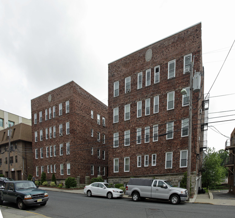 Carol Management Apartments in Palisades Park, NJ - Building Photo