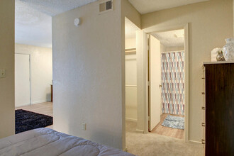 Sawmill Apartments in Tulsa, OK - Building Photo - Building Photo