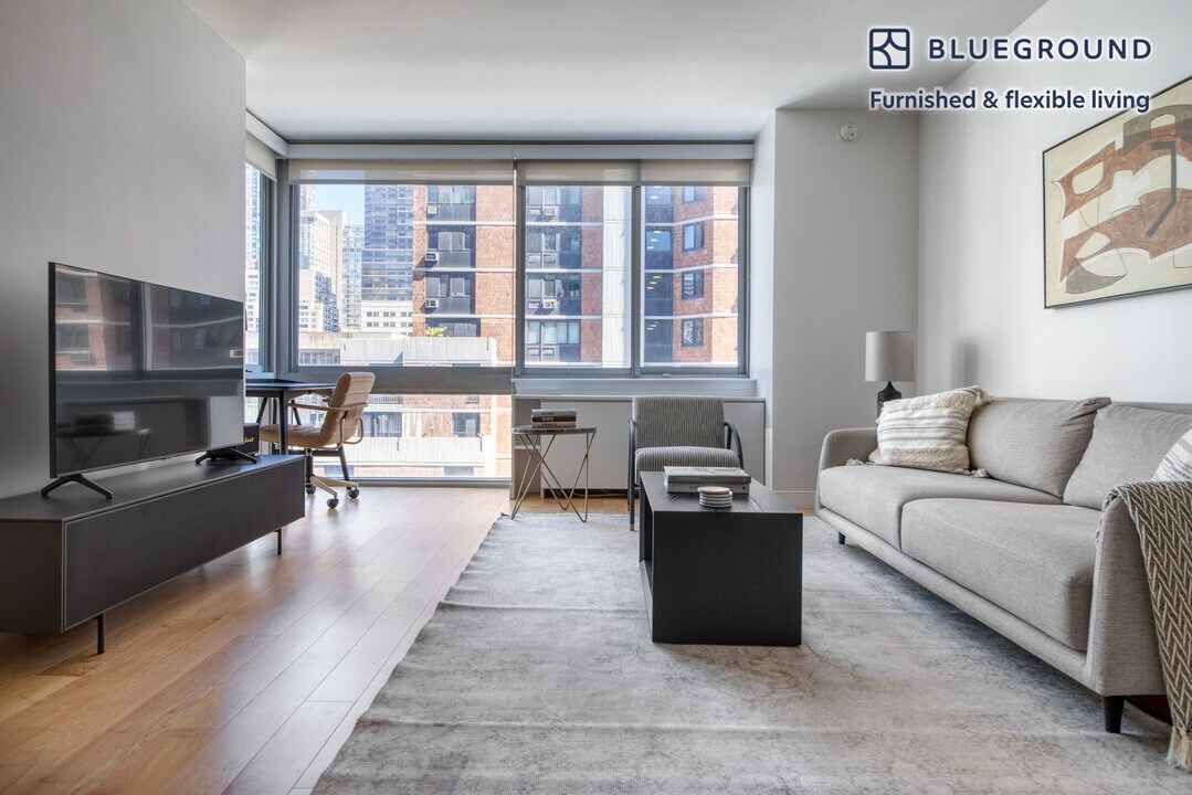 101 West End Ave in New York, NY - Building Photo