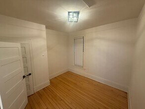 2536 N Oakland Ave in Milwaukee, WI - Building Photo - Building Photo