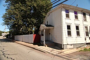 264 Manatawny St in Pottstown, PA - Building Photo
