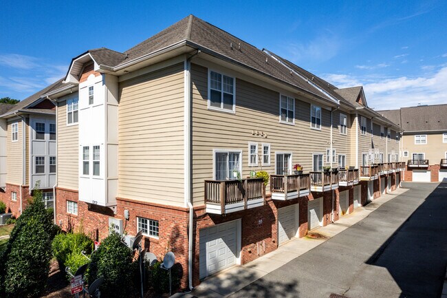 Elizabeth Court Condos in Charlotte, NC - Building Photo - Building Photo