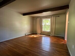 148 Flanders Rd in Stonington, CT - Foto de edificio - Building Photo