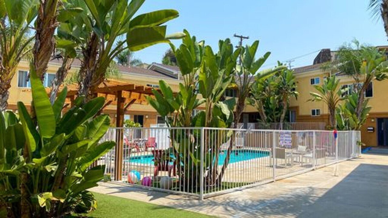 900-910 Manchester St in National City, CA - Foto de edificio