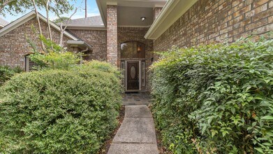 14918 Plantation Oak Dr in Houston, TX - Building Photo - Building Photo