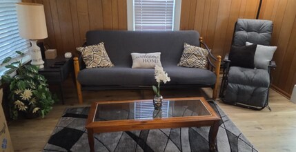 407 16th Ave in Charles City, IA - Building Photo - Building Photo