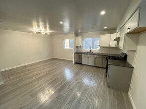 4325 E 58th St in Maywood, CA - Building Photo - Building Photo